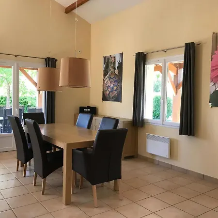 In With Golf & Pool Access Dom wakacyjny Les Forges (Deux-Sevres)