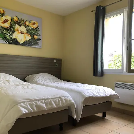 Dom wakacyjny In With Golf & Pool Access *