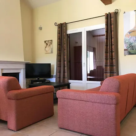 Dom wakacyjny In With Golf & Pool Access *