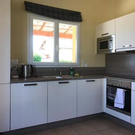 In With Golf & Pool Access Dom wakacyjny