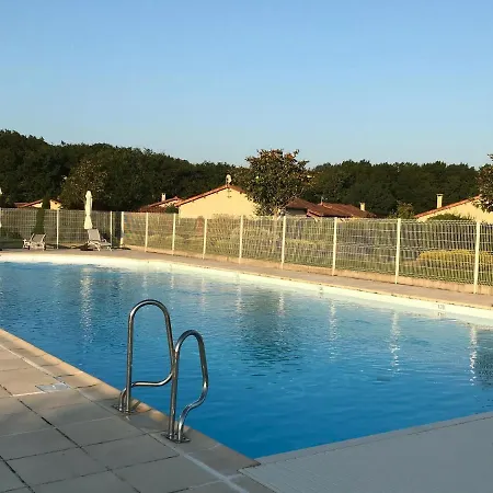 In With Golf & Pool Access Dom wakacyjny Les Forges (Deux-Sevres)