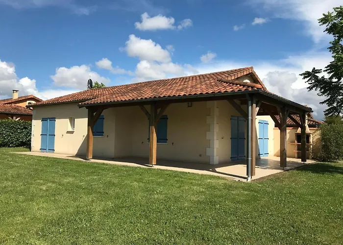 Сasa de vacaciones In With Golf & Pool Access Les Forges (Deux-Sevres)