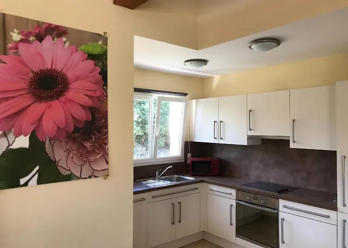 Сasa de vacaciones In With Golf & Pool Access Les Forges (Deux-Sevres)