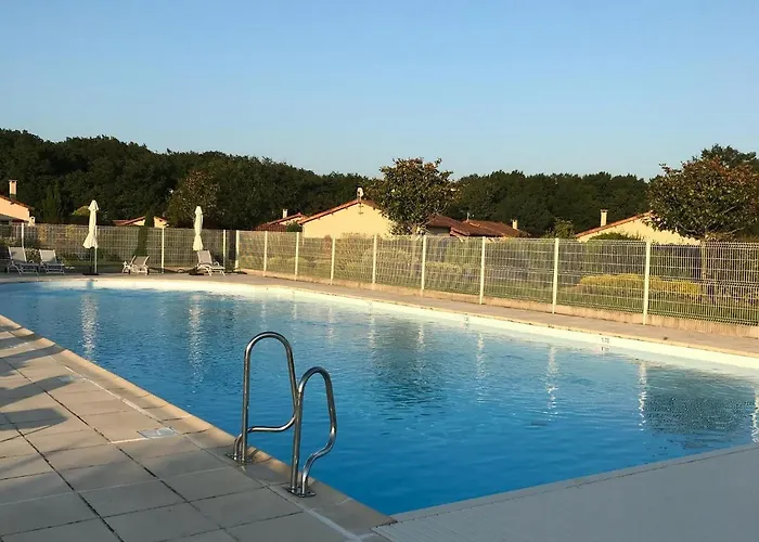In With Golf & Pool Access Сasa de vacaciones Les Forges (Deux-Sevres)